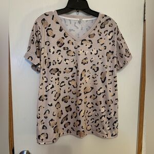 V-Neck Leopard Print Tee in Light Tan and Black
